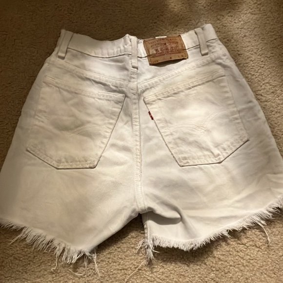 Levi’s White Shorts - Picture 2 of 3